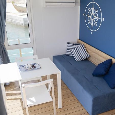 Отель Houseboat Floatart Experience Бишелье Экстерьер фото
